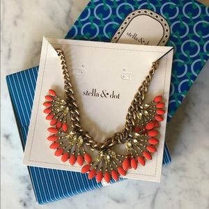 NIB Stella and Dot Coral Cay Necklace